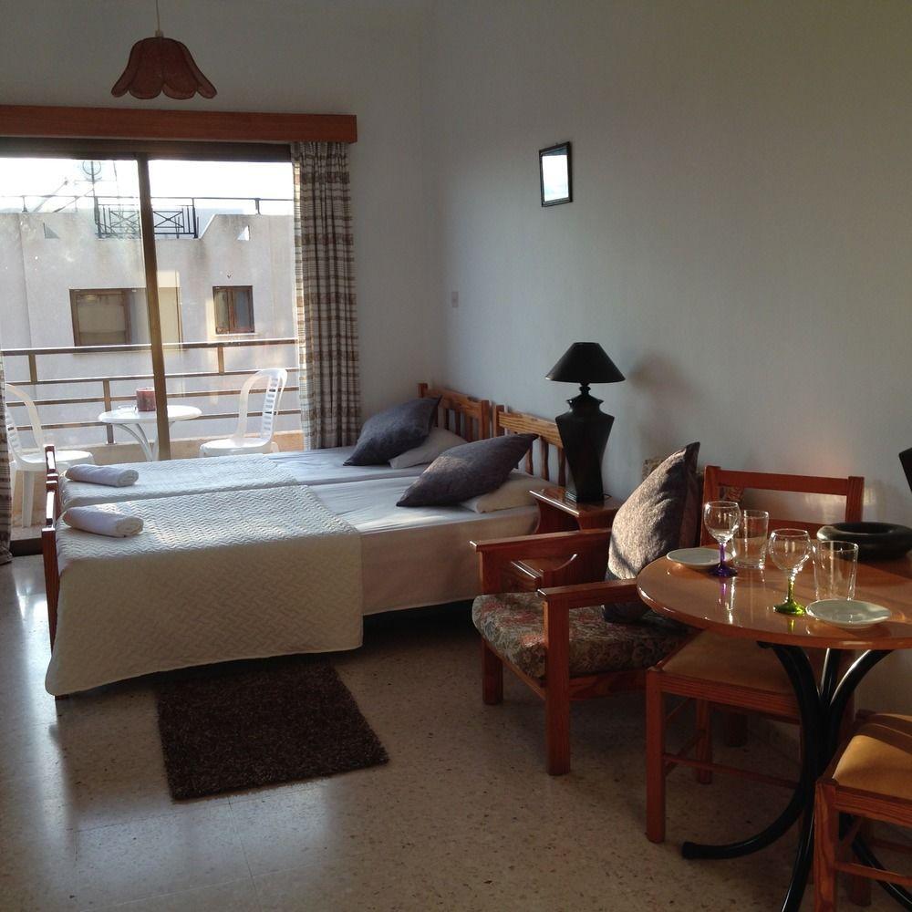 Panklitos Tourist Apartments Paphos Eksteriør bilde